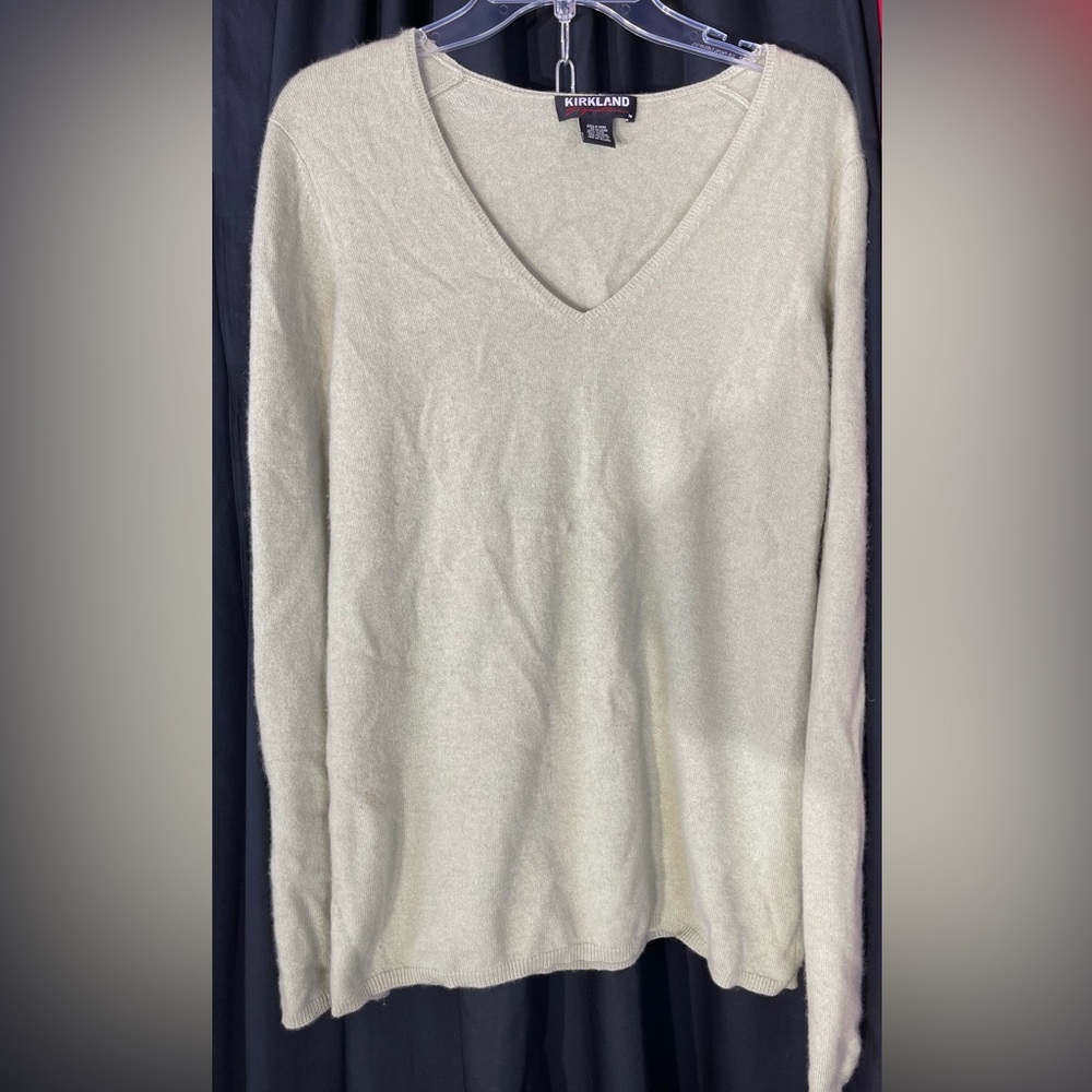 Light olive green men’s cashmere sweater